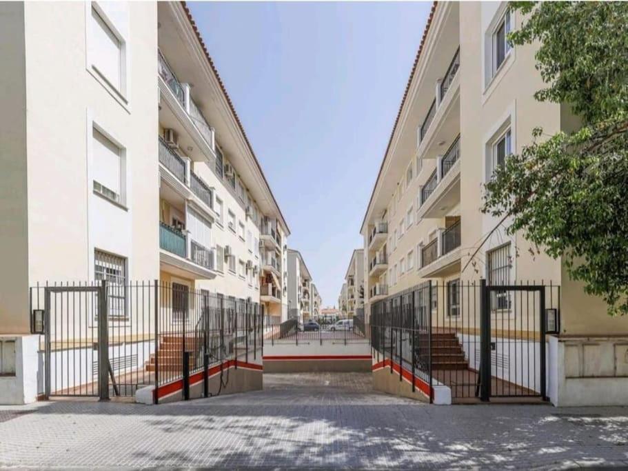Alojamiento Con Piscina Y Parking En Sevilla La Algaba المظهر الخارجي الصورة